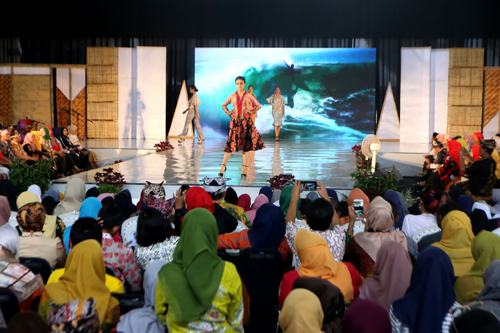 Festival ini juga sebagai upaya mendorong minat kawula muda agar berkebaya sebagai alternatif berbusana guna menjaga tradisi warisan leluhur.
