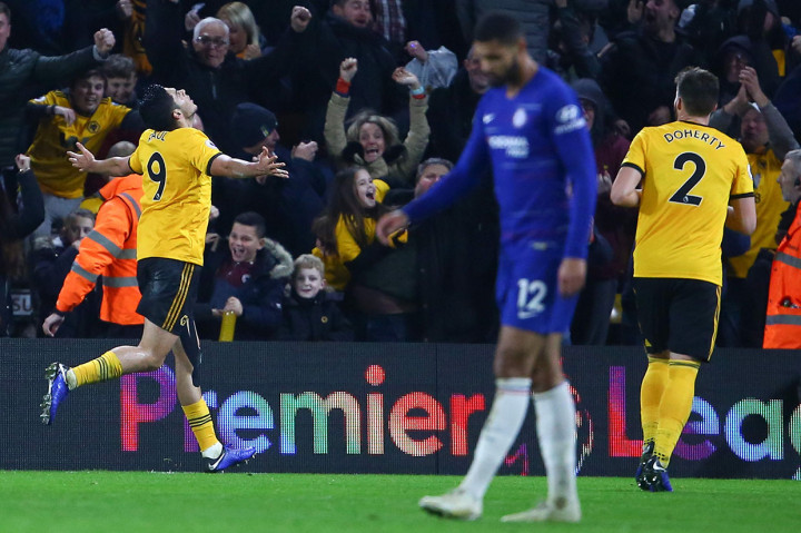 Wolverhampton akhirnya berhasil menyamakan kedudukan pada menit ke-59 melalui tembakan Raul Jimenez yang menyelesaikan umpan Morgan Gibbs-White. Bola sebetulnya sempat mengenai tangan kiper Kepa Arrizabalaga namun tetap bergulir masuk ke dalam gawang.