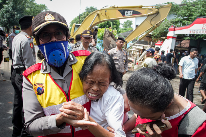 Eksekusi lahan pemukiman warga seluas 15.000 meter persegi tersebut dilakukan karena warga dinilai melanggar Perda nomor 8 tahun 2016 tentang bangunan gedung, diantaranya tidak memenuhi persyaratan administratif bangunan seperti status hak atas tanah, status kepemilikan gedung dan Izin Mendirikan Bangunan (IMB).