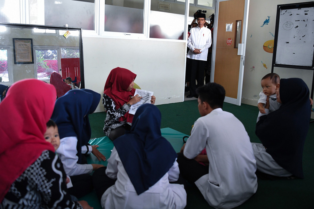 Presiden juga mengunjungi sejumlah fasilitas yang dimiliki oleh kampus tersebut, seperti ruang aktinoterapi, ruang terapi latihan, dan sejumlah ruangan lainnya.