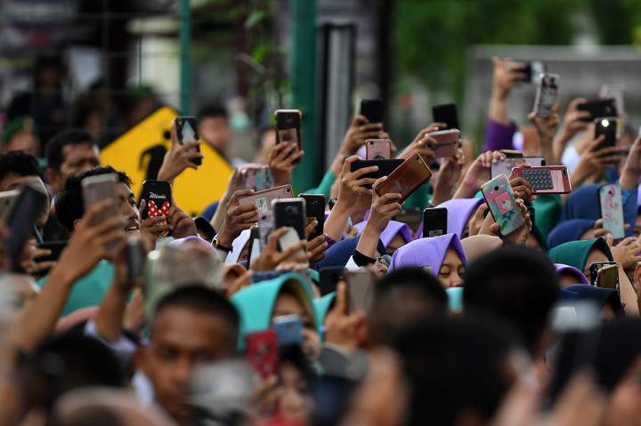 Kedatangan Presiden Jokowi disambut antusias oleh mahasiswa Universitas Aisyiyah.