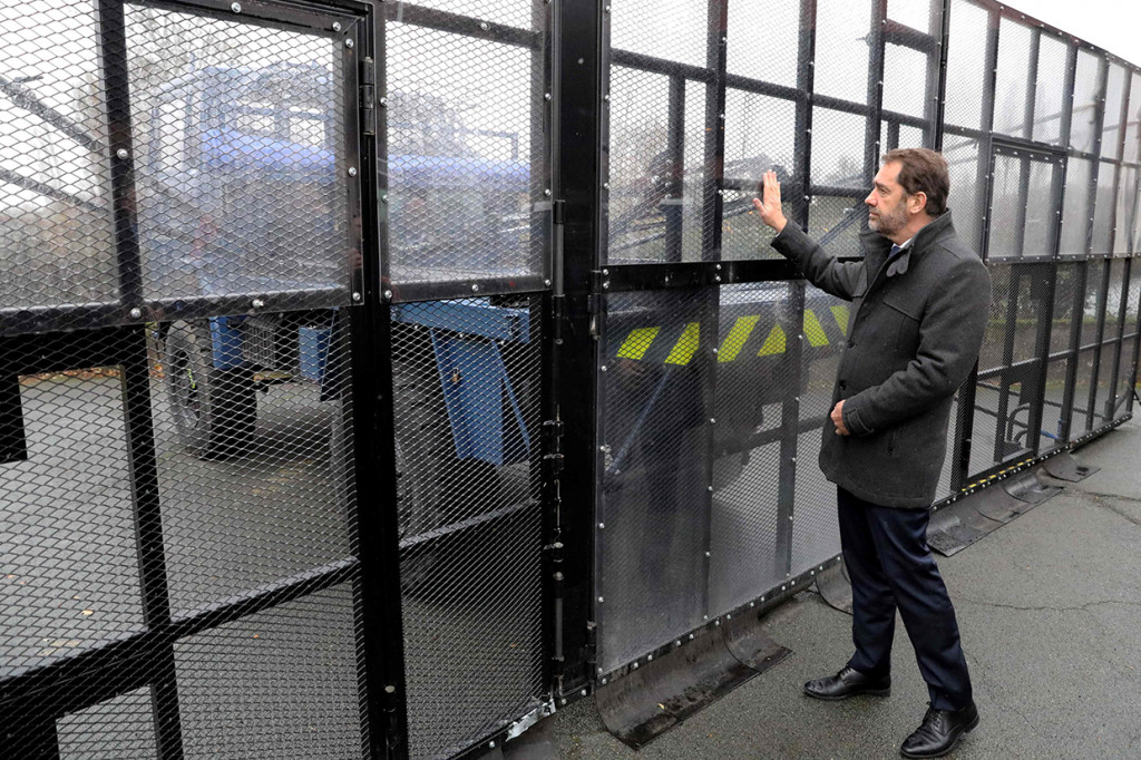 Untuk menjaga ketertiban dan keamanan, kata Perdana Menteri Edouard Philippe, pihak berwenang menerjunkan 89.000 polisi di seluruh negeri. Di ibu kota, Paris, pihak berwenang akan mengerahkan puluhan kendaraan lapis baja. Afp Photo/Arnaud Journois