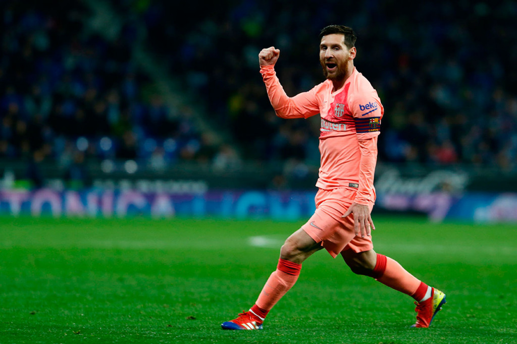 Messi melakukan selebrasi usai menjebol gawang Diego Lopez.