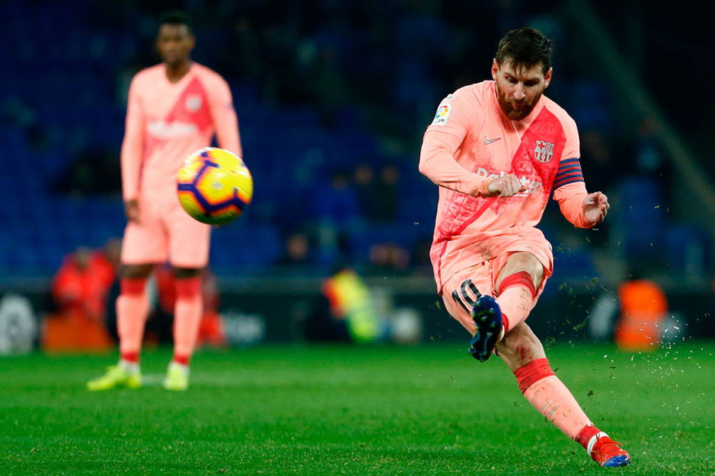 Keunggulan tiga gol tak membuat Barcelona mengendurkan serangan mereka. Pada menit ke-65 Barca mencetak gol keempat yang lagi-lagi lahir dari tendangan bebas Messi.