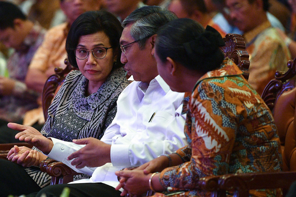 Untuk itu, Kementerian Keuangan mendorong komitmen dengan KPK agar berbagai praktik pelanggaran hukum dalam pencairan anggaran negara seperti ini tidak terulang lagi dan jumlah kejahatan 'kerah putih' yang dilakukan kepala daerah makin berkurang setiap tahunnya. 