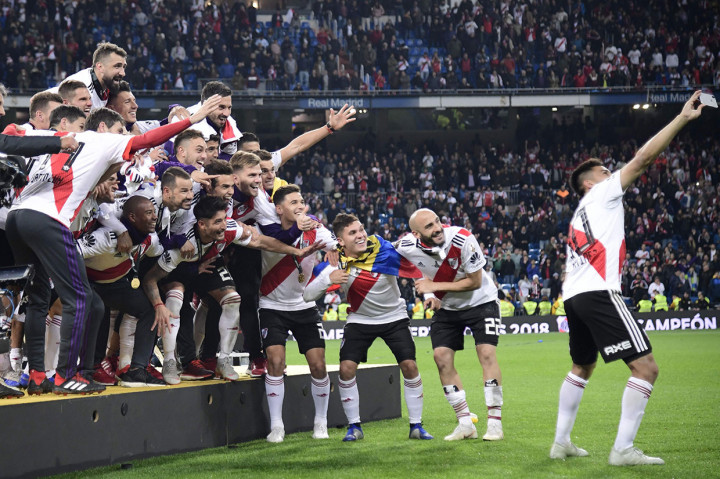Kemenangan tersebut memastikan River Plate pulang kampung dengan membawa trofi yang gengsinya sepadan dengan Liga Champions di Eropa. 