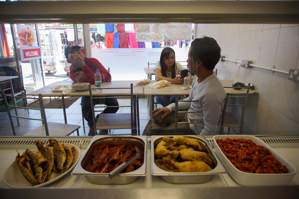 Warung rumpi menjadi obat rindu bagi sejumlah WNI di London yang rindu akan cita rasa masakan Indonesia. Baik dari kalangan pelajar hingga pekerja selalu ramai mengunjungi warung tersebut, untuk sekadar mengisi perut atau bercengkerama dengan sesama perantau dari Indonesia.