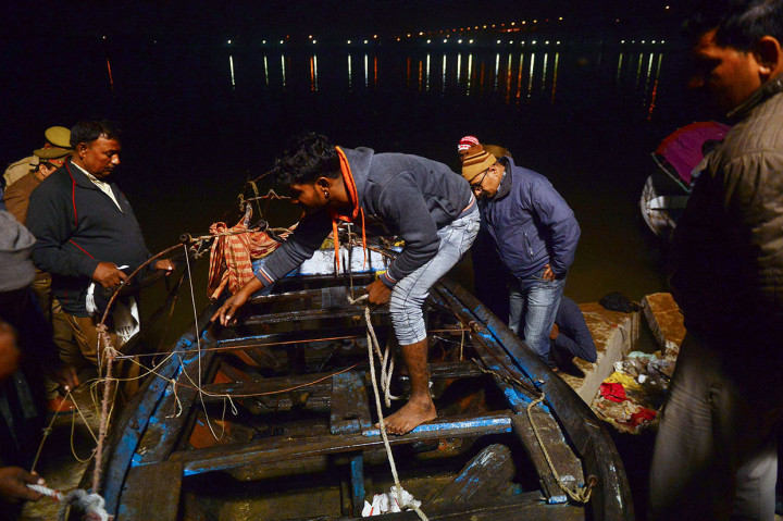 Enam orang saat ini sedang menjalani perawatan di rumah sakit SRN, di Allahabad, India utara.