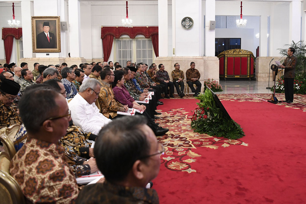 Dalam arahannya kepada para pimpinan lembaga dan gubernur, Jokowi meminta agar anggaran tersebut digunakan untuk kepentingan masyarakat. Ia mewanti-wanti agar jangan sampai terjadi penyelewengan.