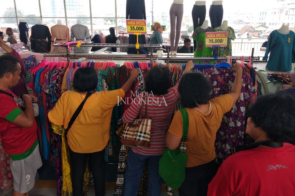 Para pedagang menempati kios berukuran sekitar 1,5 x 2 meter dengan membayar retribusi sebesar Rp500 ribu per bulan.