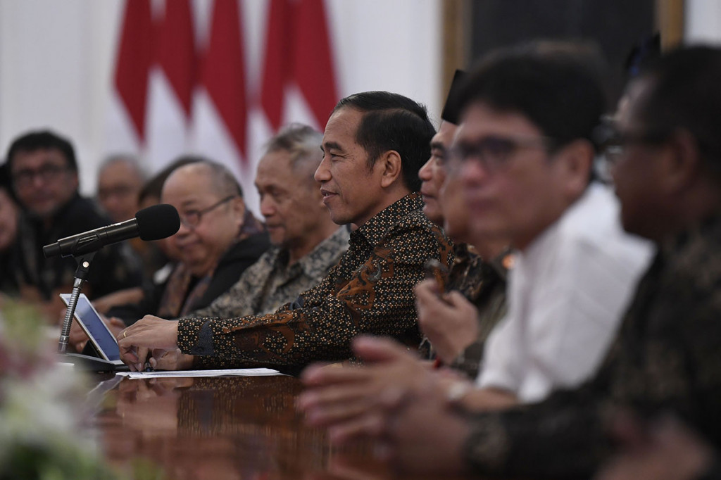 Seniman Edi Sedyawati yang hadir dalam pertemuan mengatakan, pemerintah perlu memberikan perhatian pada perkembangan kesenian dan kebudayaan di Tanah Air. Dia menilai, selama ini, pemerintah kurang memfasilitasi dan mengembangkan kesenian, terutama seni suara dan musik.