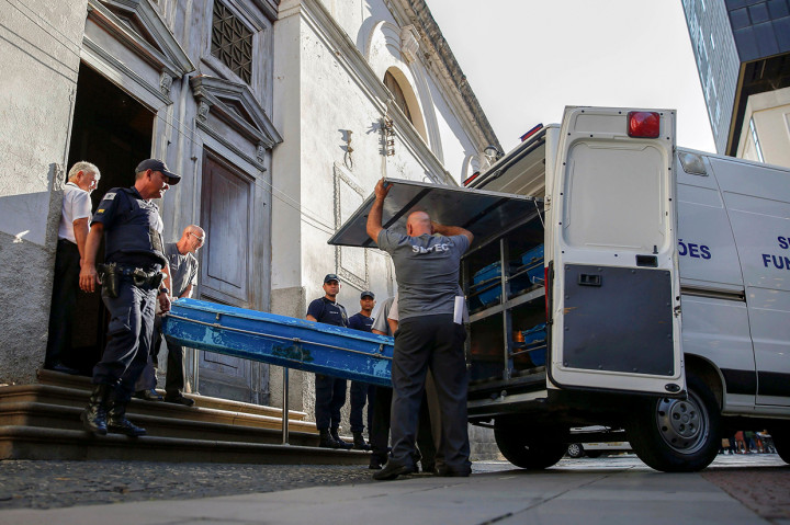 Polisi berhasil mengidentifikasi pelaku penembakan, yakni seorang pria paruh baya bernama Euler Fernando Gandolfo. Dia diketahui berprofesi sebagai analis sistem, yang tidak memiliki catatan kriminal sedikit pun.

