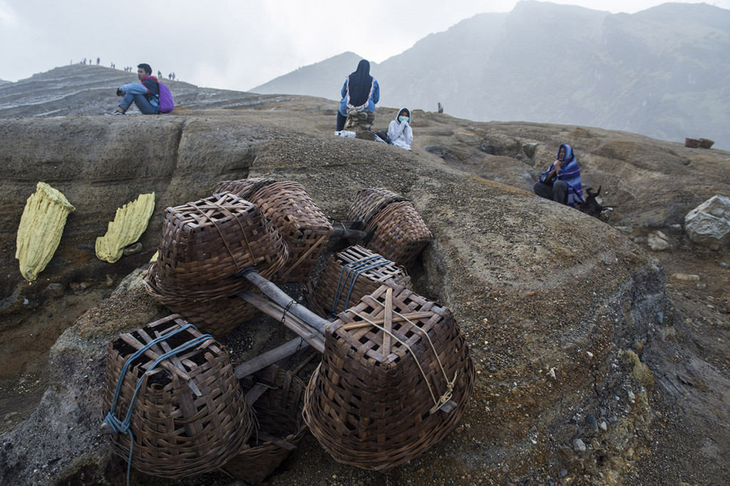 Gerobak beroda dua ini milik penambang yang pada awalnya digunakan untuk mengangkut belerang dari Puncak Ijen menuju bawah, Paltuding. Namun berubah fungsi ketika ada permintaan dari wisatawan untuk diantar ke puncak.