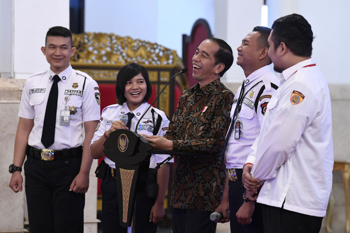 Jokowi menyampaikan terima kasih kepada Satuan Pengamanan atau Satpam yang selama ini berada di garda terdepan menjaga keamanan perusahaan.