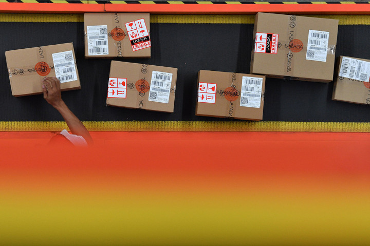 Harbolnas adalah momen ketika semua e-commerce berlomba-lomba menarik pelanggan dengan promo yang menarik, baik diskon ataupun cashback yang besar. Salah satunya adalah Lazada.