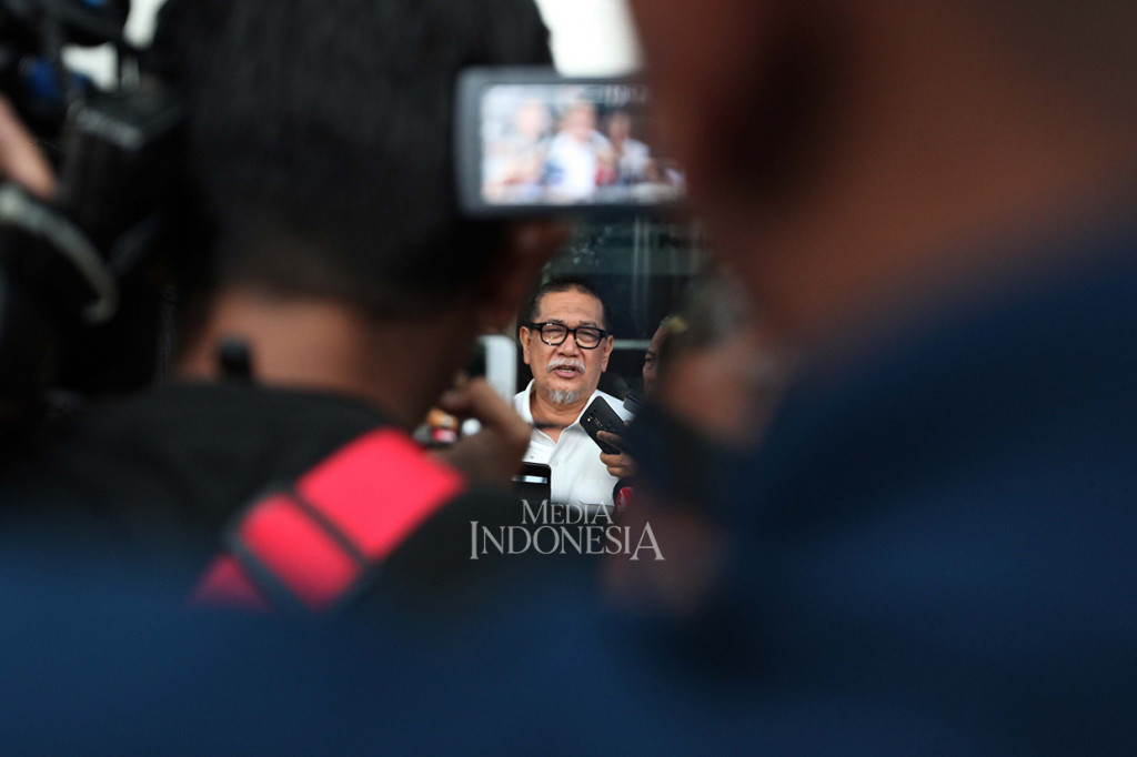 Deddy Mizwar memenuhi panggilan penyidik KPK untuk diperiksa sebagai saksi kasus dugaan suap terkait proyek pembangunan Meikarta.