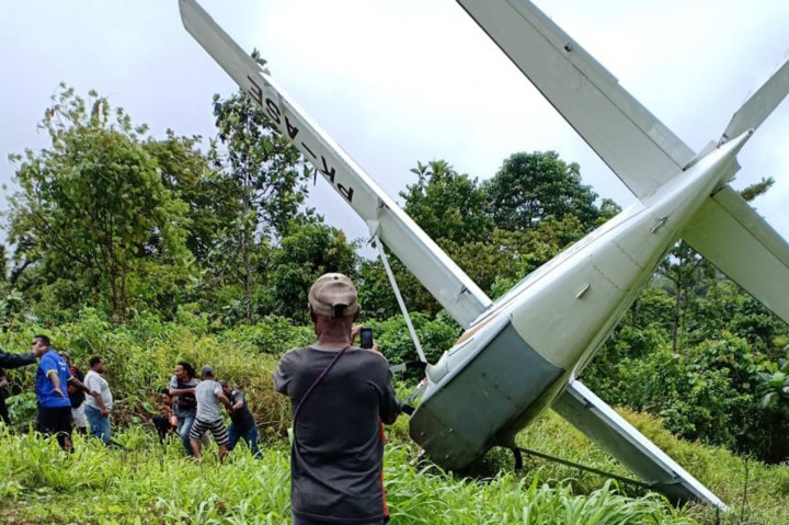 Saat ini tim investigasi dari PT.Alfa Trans Dirgantara telah menuju lokasi untuk melakukan investigasi dan evakuasi pesawat ketempat yang lebih aman. 