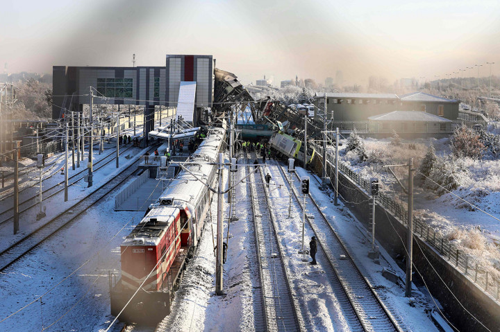 Korban tewas akibat kecelakaan kereta cepat di Ankara, Turki bertambah menjadi 9 orang.