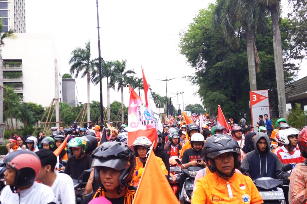 Pawai Persija Juara dengan rute GBK menuju Balai Kota Jakarta dalam rangka merayakan keberhasilan Persija menjuarai Liga 1 Indonesia. Medcom.id/Candra Yuri Nuralam