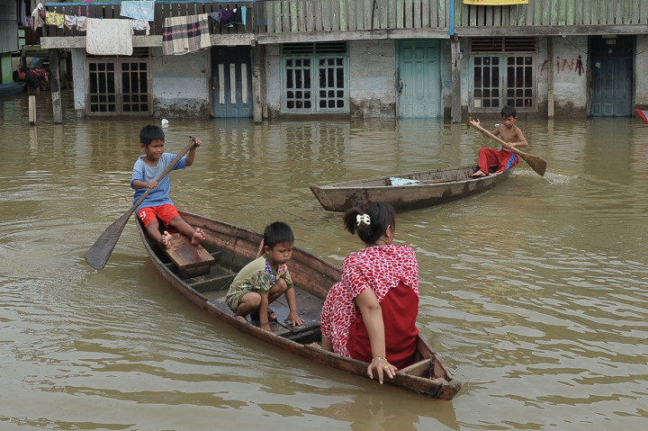 Titik genangan banjir luapan Sungai Batanghari di kota itu telah meluas hingga ke tiga kecamatan meliputi Pelayangan, Danau Teluk, dan Telanaipura, sementara ketinggian debit air dalam beberapa hari ke depan diprediksi terus meningkat seiring masih tingginya intensitas hujan di daerah hulu.
