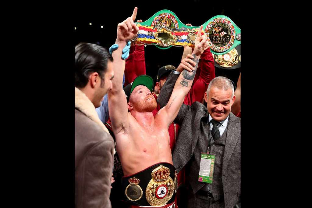 Alvarez menjadi juara baru kelas menengah super WBA. Petinju berusia 28 tahun asal Meksiko itu kini mencatat rekor 51-1-2, termasuk 35 kali menang dengan KO.