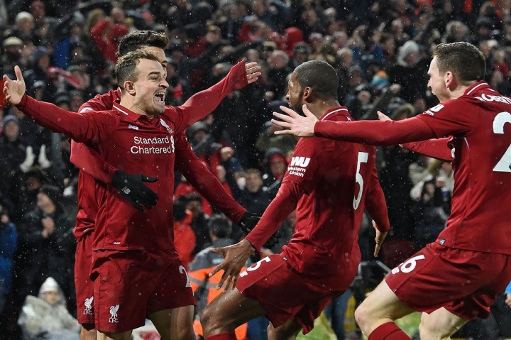 Gol tersebut disambut suka cita Shaqiri dan rekan-rekan setimnya.