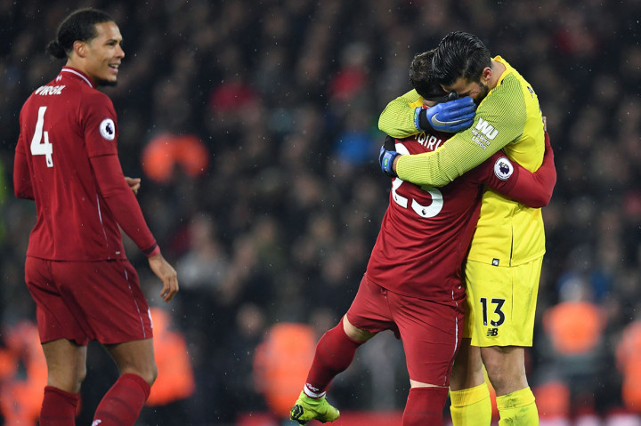 Tambahan tiga poin kembali membawa Liverpool ke puncak klasemen dengan raihan 45 poin, setelah sempat tergusur oleh Manchester City (43) selama kurang lebih 24 jam. Sedangkan MU (26) cukup beruntung posisinya masih bertahan di urutan keenam.