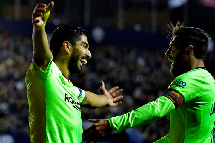 Kendati menang besar 5-0, gol pembuka keunggulan Barcelona baru lahir pada menit ke-35 setelah Lionel Messi menari melewati barisan pertahanan Levante sebelum melepaskan umpan silang yang disambut tendangan voli terarah Luis Suarez.