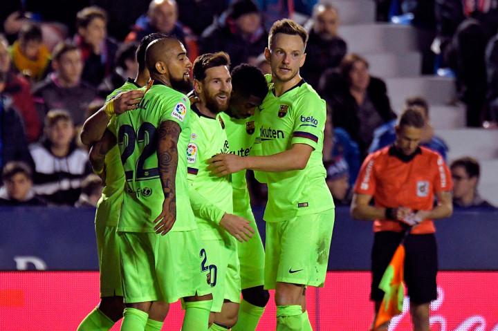 Dua menit jelang waktu normal babak pertama usai, Barcelona menggandakan keunggulan lewat aksi individual Messi menyisir sisi kanan sebelum menusuk dan melepaskan tembakan melewati selangkangan kiper Oier Olazabal.