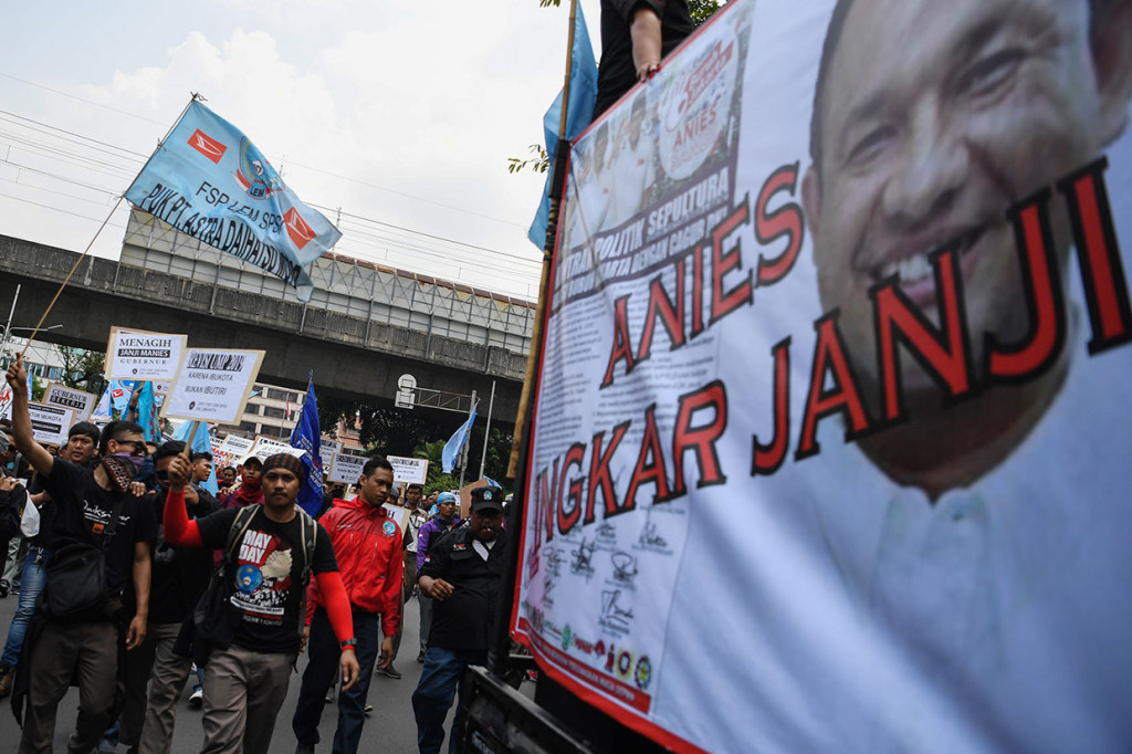 Aksi yang diikuti ratusan buruh tersebut mendesak pemerintah merevisi upah minimum provinsi (UMP) DKI Jakarta tahun 2019 serta menolak formula PP 78 tahun 2015.