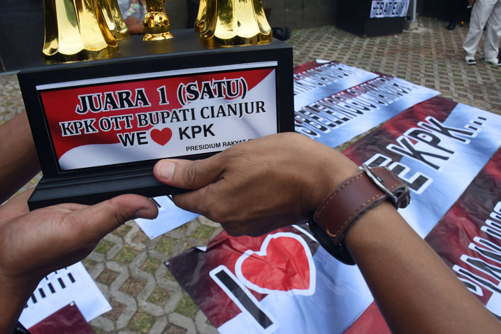 Irvan Rivano telah ditetapkan sebagai tersangka dugaan korupsi pemotongan dana alokasi khusus (DAK) di Pendidikan Kabupaten Cianjur.