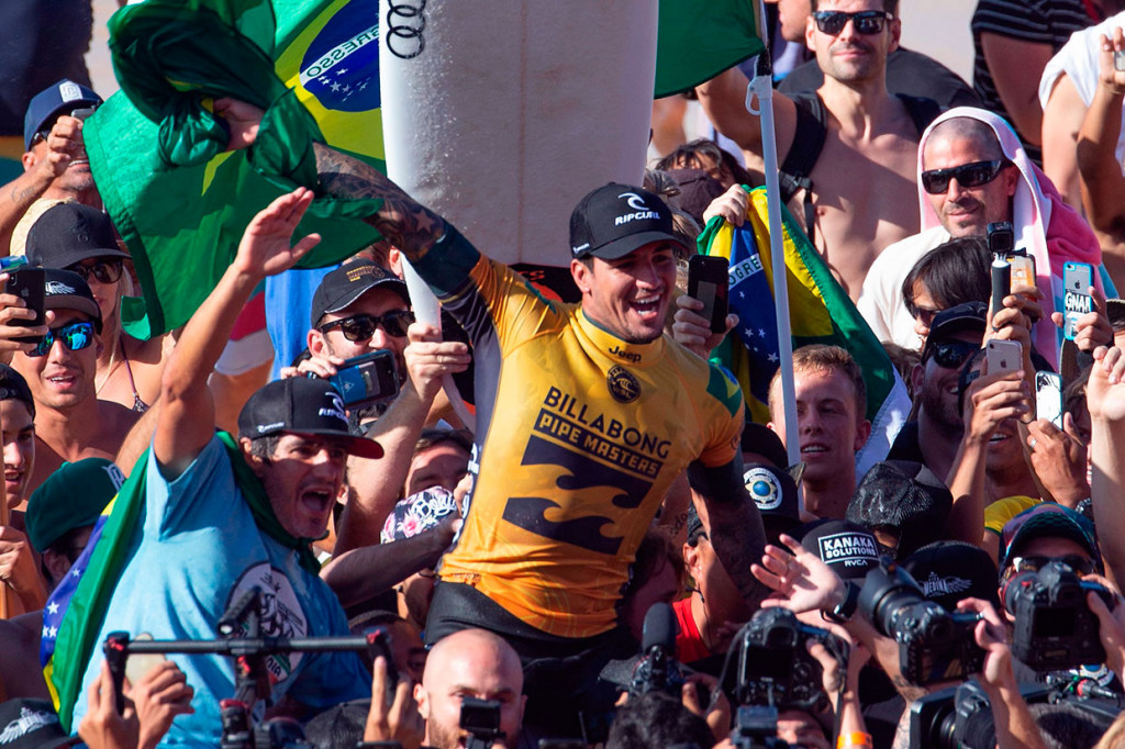 Di final peselancar berusia 24 tahun tersebut mengalahkan Julian Wilson (Australia) dan rekan senegaranya Filipe Toledo