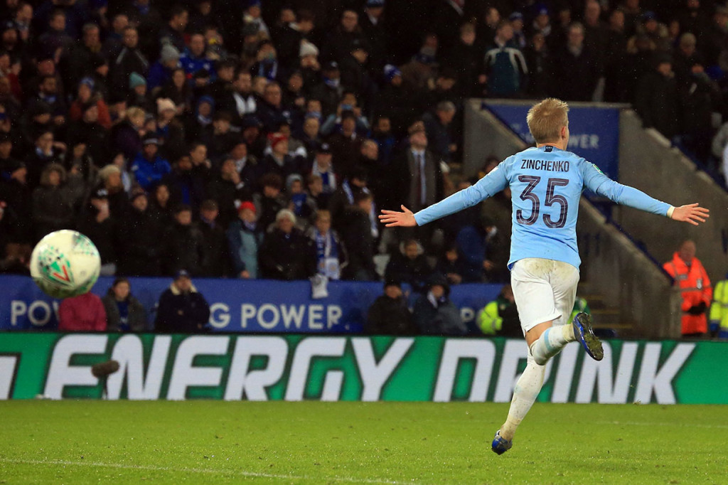 Eksekutor terakhir Manchester City Oleksandr Zinchenko sukses menjalankan tugasnya untuk membawa timnya unggul 3-1, sekaligus melaju ke semifinal Piala Liga.