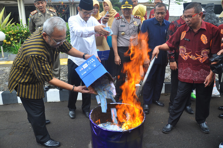 Hal itu dilakukan untuk menghindari penyalahgunaan dan menertibkan sistem administrasi kependudukan.