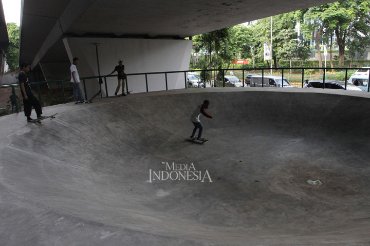 Terdapat dua jenis lintasan skateboard yang dibangun di taman itu. Pertama, lintasan berbentuk cekung ke dalam seperti mangkuk atau biasa disebut bowl. Kedua, lintasan berbentuk potongan setengah lingkaran.