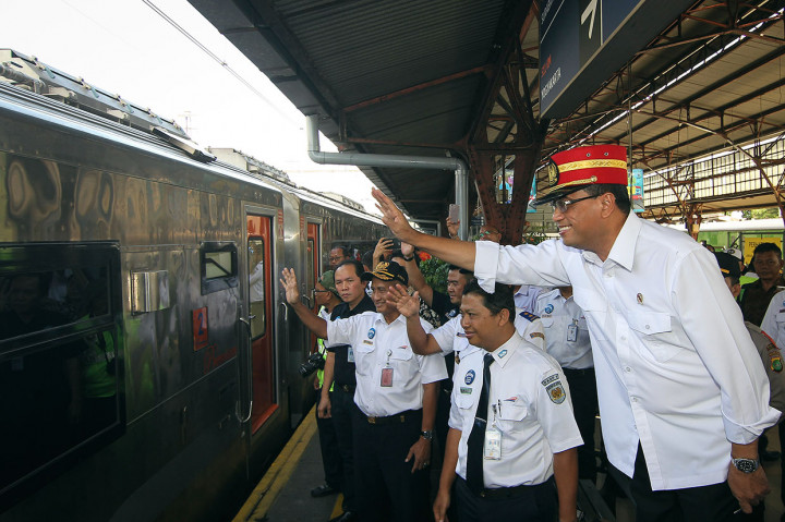 Menhub menyatakan PT KAI sudah siap mempersiapkan armadanya dengan baik untuk menyambut libur panjang Natal 2018 dan Tahun Baru 2019.