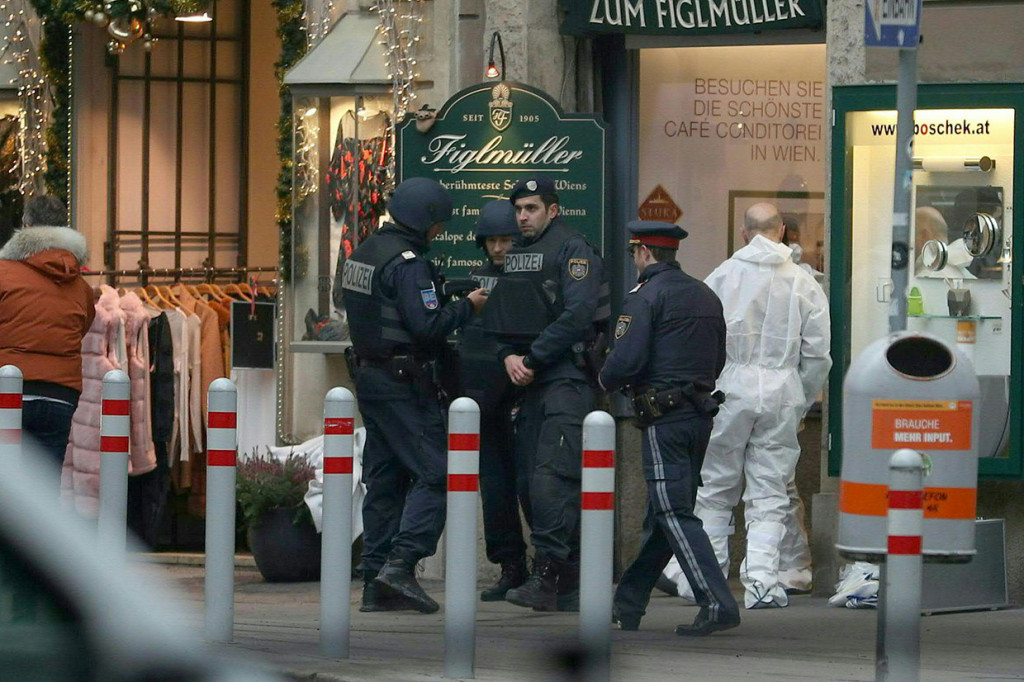 Satu orang tewas dan satu lainnya mengalami luka serius akibat peristiwa penembakan tersebut.