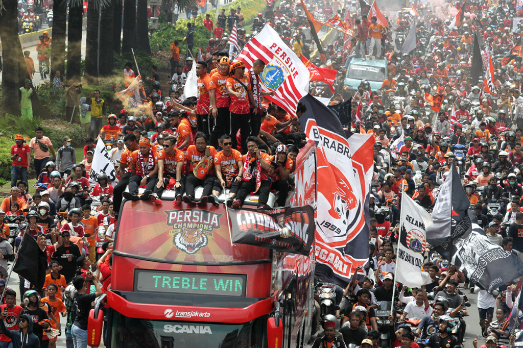 Setelah 17 tahun menanti, Persija Jakarta akhirnya menjadi juara Liga 1 musim 2017/2018. Persija juara setelah menang pada laga terakhir atau pekan ke-34 atas Mitra Kukar dengan skor 2-1, Minggu, 9 Desember 2018. Persija terakhir menyabet juara liga pada musim 2001 lalu. MI/Pius Erlangga