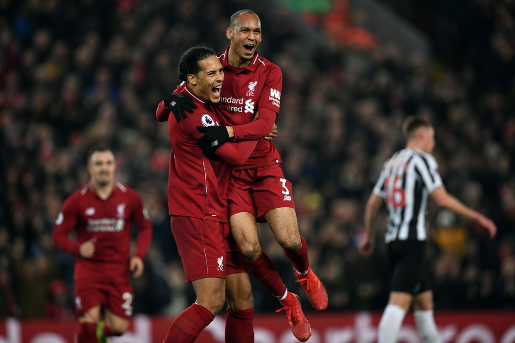 Fabinho mencetak gol perdananya bagi Liverpool dengan menyambut sepak pojok Salah di area tiang dekat pada menit ke-85 demi menambah keunggulan tuan rumah menjadi 4-0.