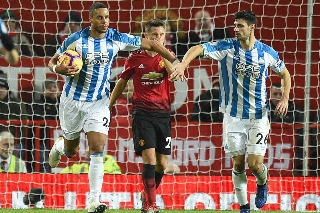 Sayangnya kemenangan MU ternoda lantaran gawang mereka kebobolan pada menit ke-88 lewat Mathias Jorgensen dalam situasi menyambut bola mati.