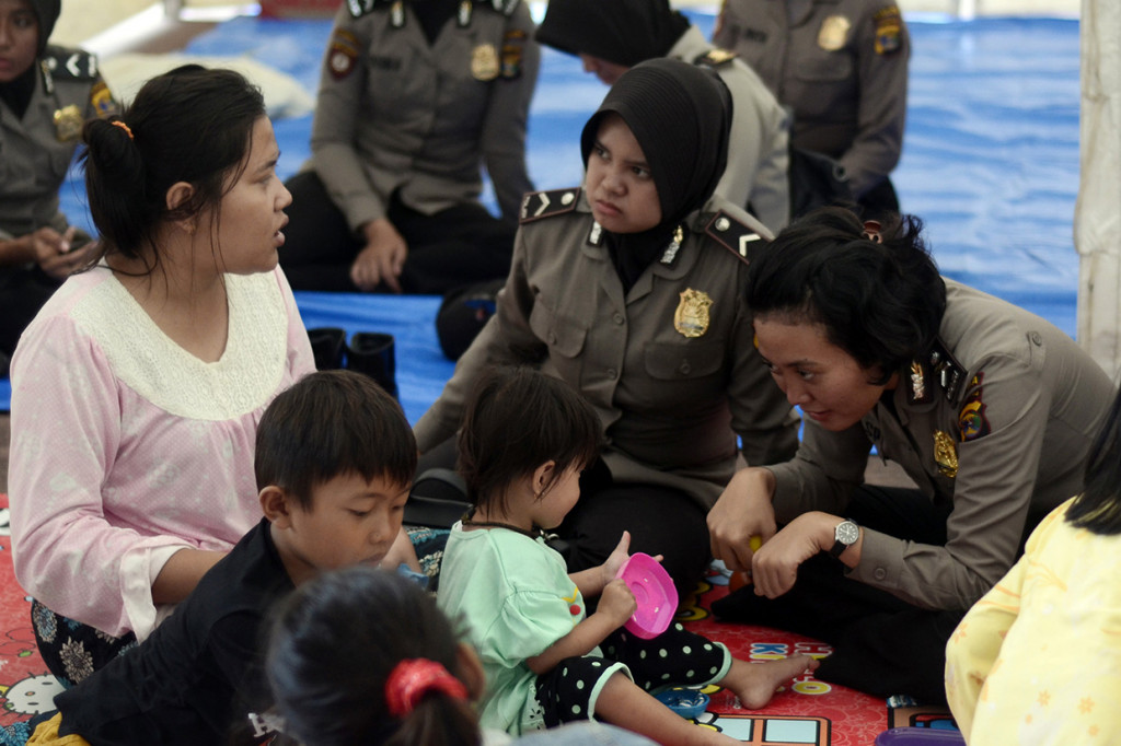 Hingga Kamis (27/12) malam, jumlah pengungsi tsunami akibat erupsi Gunung Anak Krakatau lebih dari 7.500 jiwa.