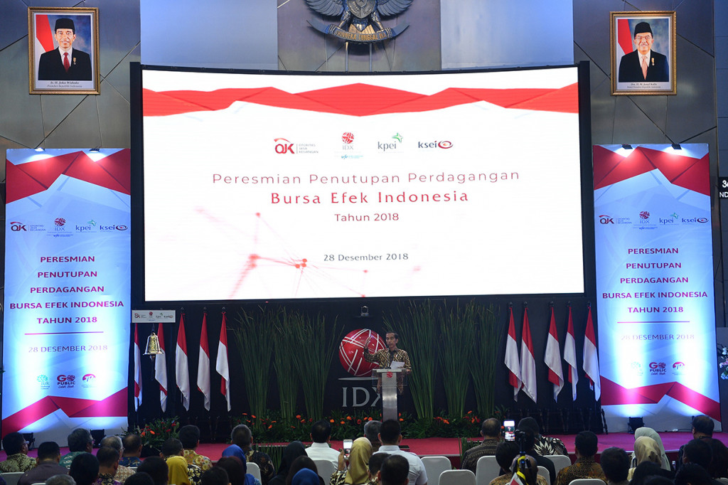Di depan ratusan pelaku pasar, kepala negara mengaku mendapatkan bisikan bahwa kinerja IHSG pada tahun ini merupakan yang terbaik kedua di dunia. Jokowi mengemukakan, capaian tersebut berhasil diraih Indonesia di tengah ketidakpastian ekonomi global, yang memberikan cukup pengaruh terhadap psikologi pasar.
