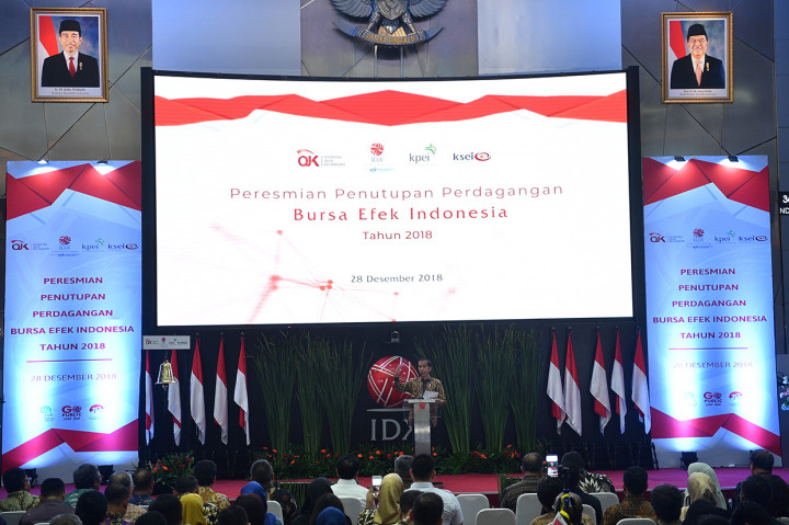 Di depan ratusan pelaku pasar, kepala negara mengaku mendapatkan bisikan bahwa kinerja IHSG pada tahun ini merupakan yang terbaik kedua di dunia. Jokowi mengemukakan, capaian tersebut berhasil diraih Indonesia di tengah ketidakpastian ekonomi global, yang memberikan cukup pengaruh terhadap psikologi pasar.
