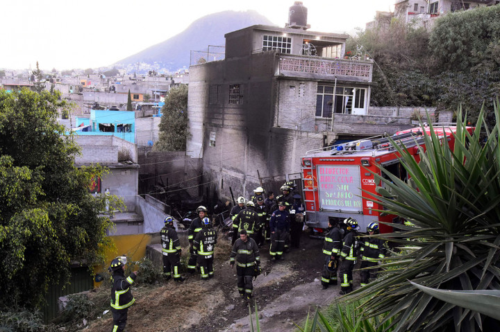 Iztapalapa adalah daerah terpadat di Mexico City, dengan 1,8 juta penduduk, banyak dari mereka hidup dalam kondisi melarat. Wilayah metropolitan ibu kota adalah rumah bagi lebih dari 20 juta orang.