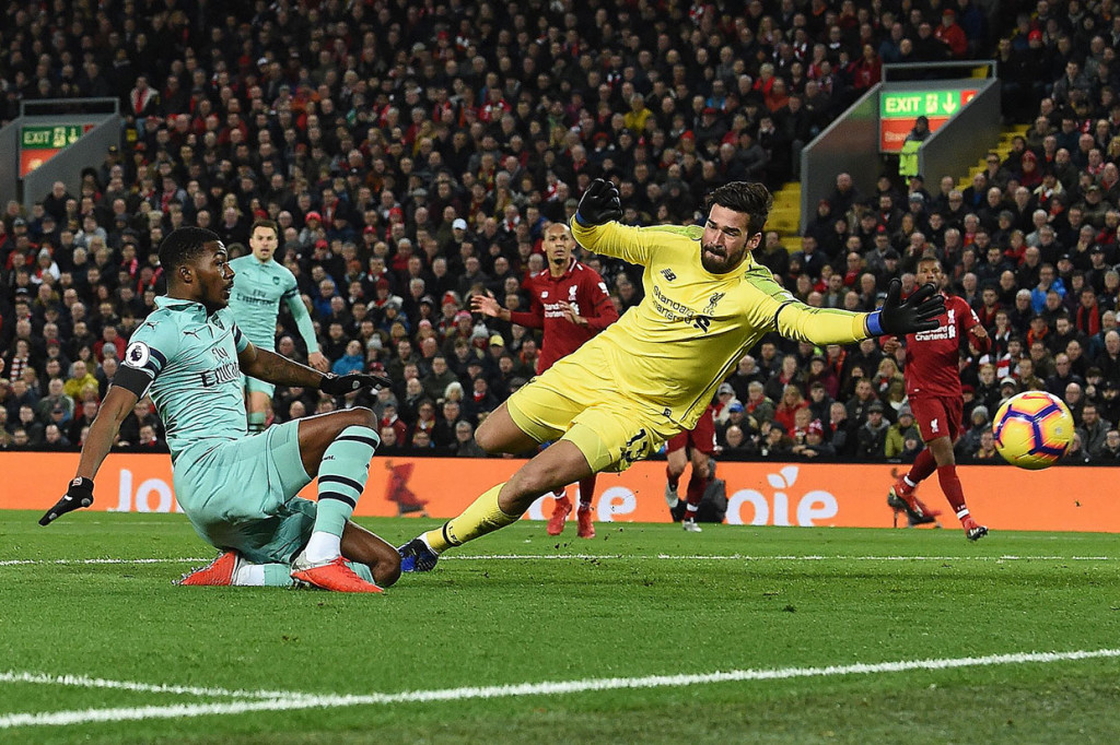 Liverpool kebobolan terlebih dahulu saat laga baru berjalan 11 menit lewat  Ainsley Maitland-Niles.