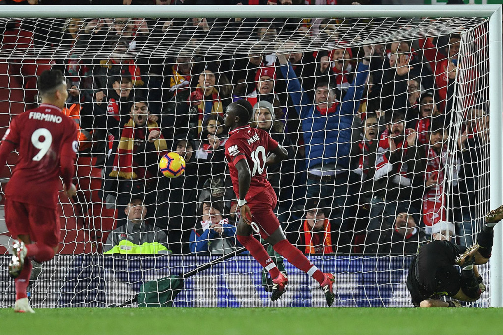 Liverpool memperbesar keunggulan menjadi 3-1 pada menit ke-32 lewat sontekan Sadio Mane menyambut umpan matang Mohamed Salah.