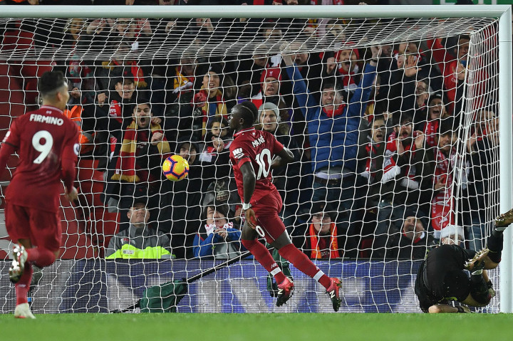 Liverpool memperbesar keunggulan menjadi 3-1 pada menit ke-32 lewat sontekan Sadio Mane menyambut umpan matang Mohamed Salah.