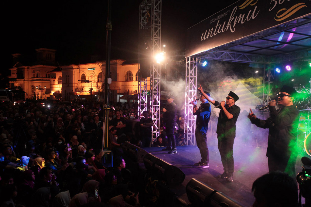 Konser amal yang menampilkan musisi-musisi asal Yogykarta itu menjadi salah satu bentuk keprihatinan atas bencana tsunami yang melanda Selat Sunda pada Sabtu, 22 Desember 2018, yang mengakibatkan ratusan korban meninggal dunia dan tiga korban diantaranya anggota grup band Seventeen.