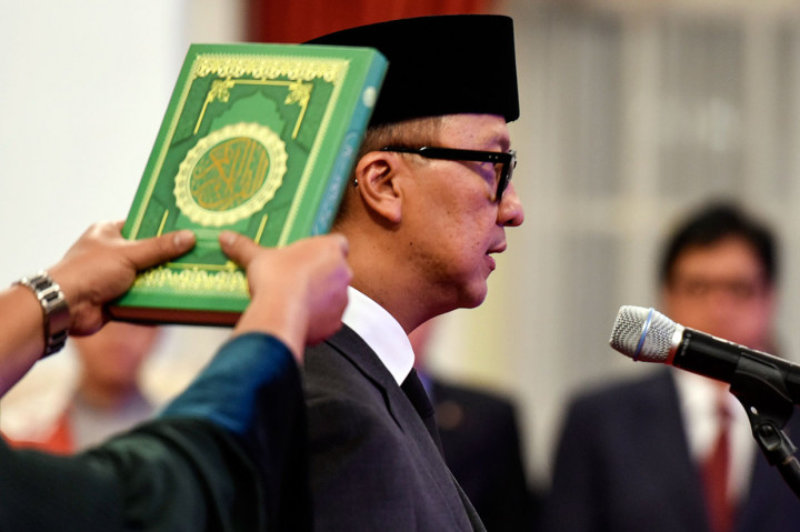 Agus Gumiwang Kartasasmita resmi menjabat sebagai Menteri Sosial RI. Polikus Partai Golkar ini menggantikan Idrus Marham yang mengundurkan diri karena dikenai status tersangka oleh KPK dalam kasus korupsi PLTU Riau-1. Antara Foto/Hafidz Mubarak A