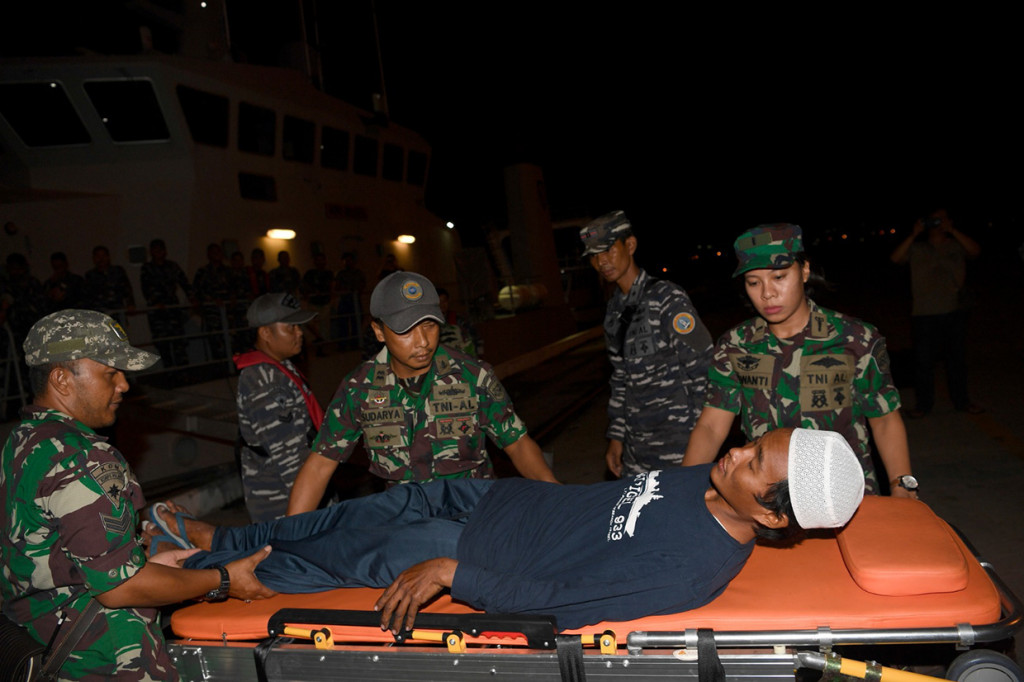 Nelayan dari Kalianda, Lampung tersebut terkena tsunami saat melaut dan terdampar selama tujuh hari di Pulau Panjang yang berada di sekitar Gunung Anak Krakatau hingga akhirnya dievakuasi oleh KRI Rigel 933. 